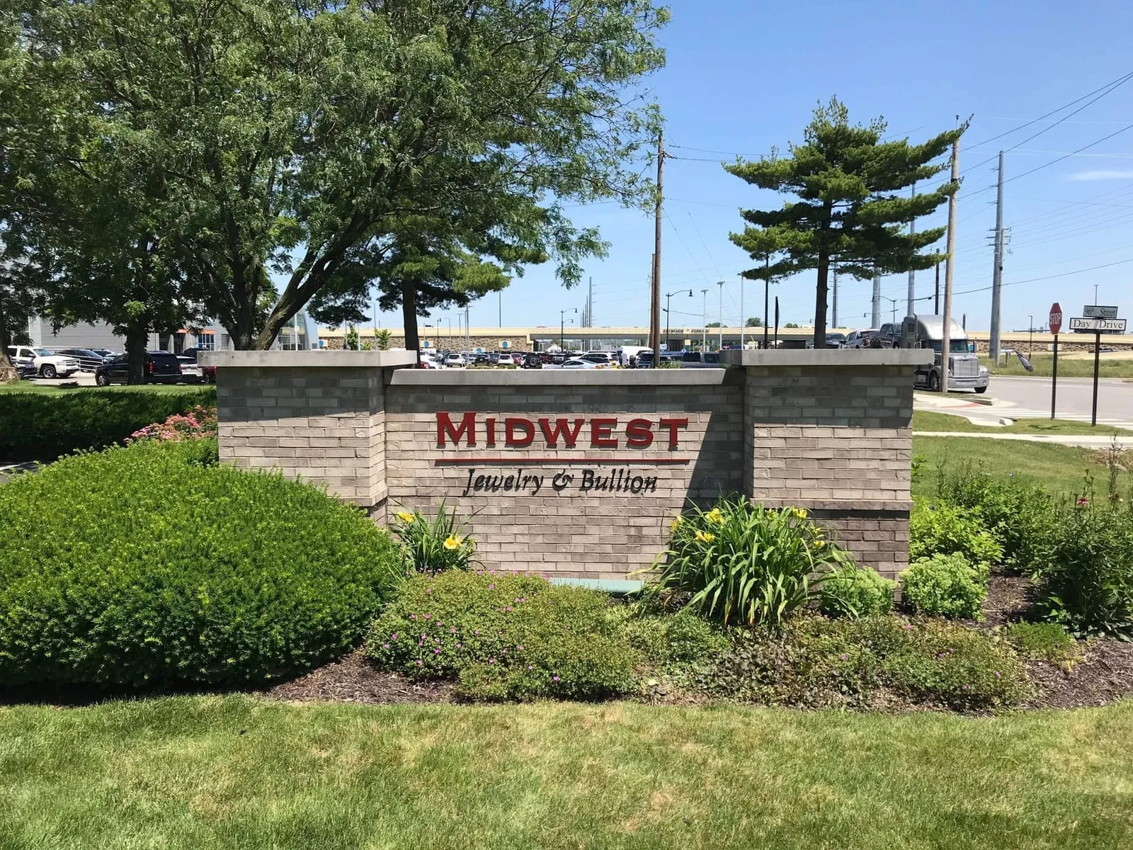 The Art of Custom Signage: Midwest Signs’ Work for Midwest Jewelry & Bullion