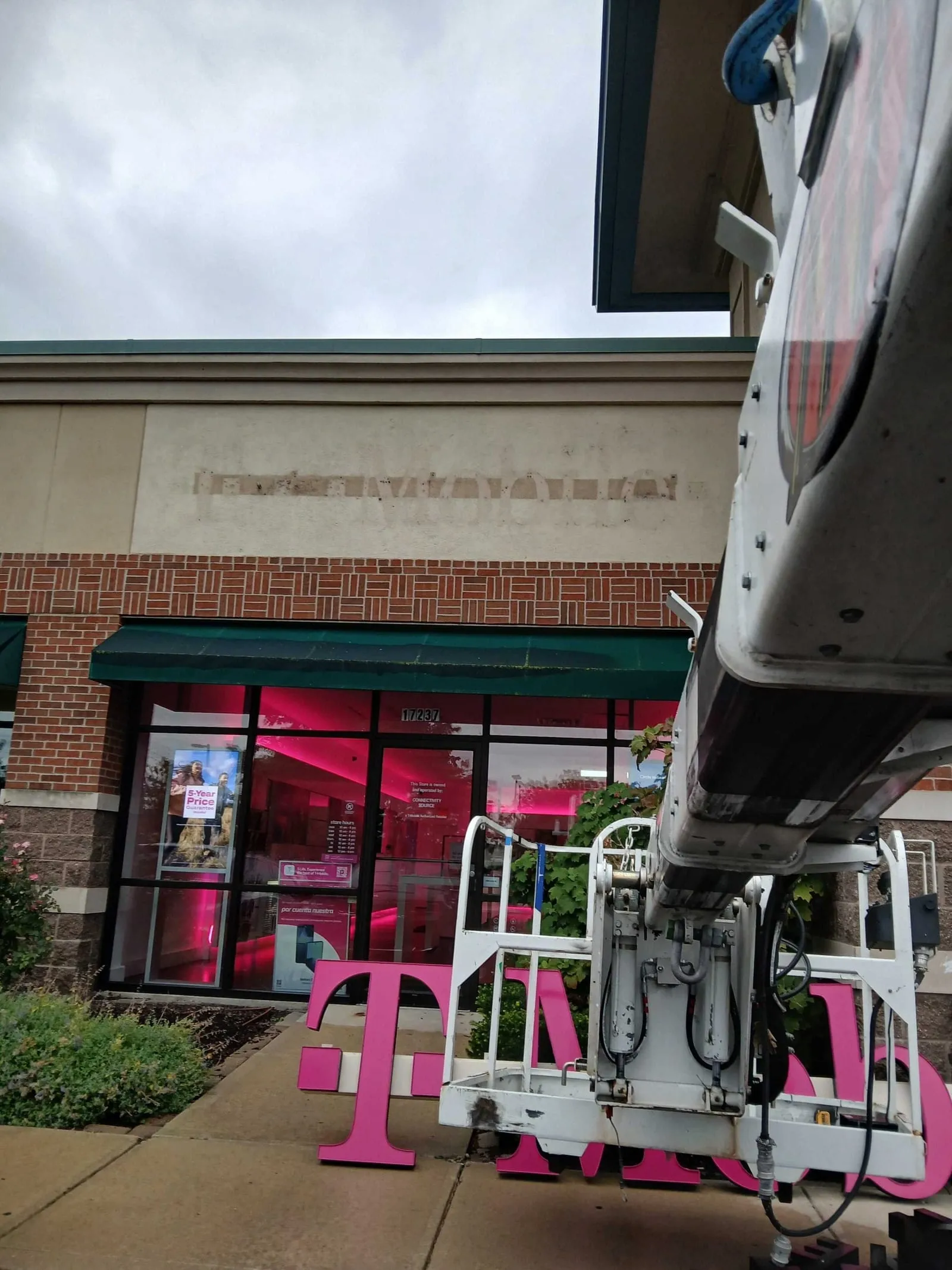 T Mobile Channel Letters Installation
